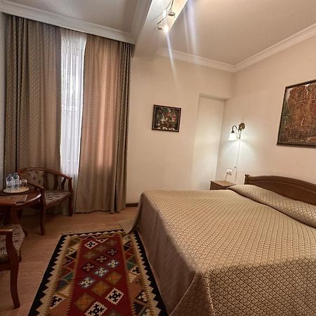 Hin Yerevantsi Hotel Extérieur photo