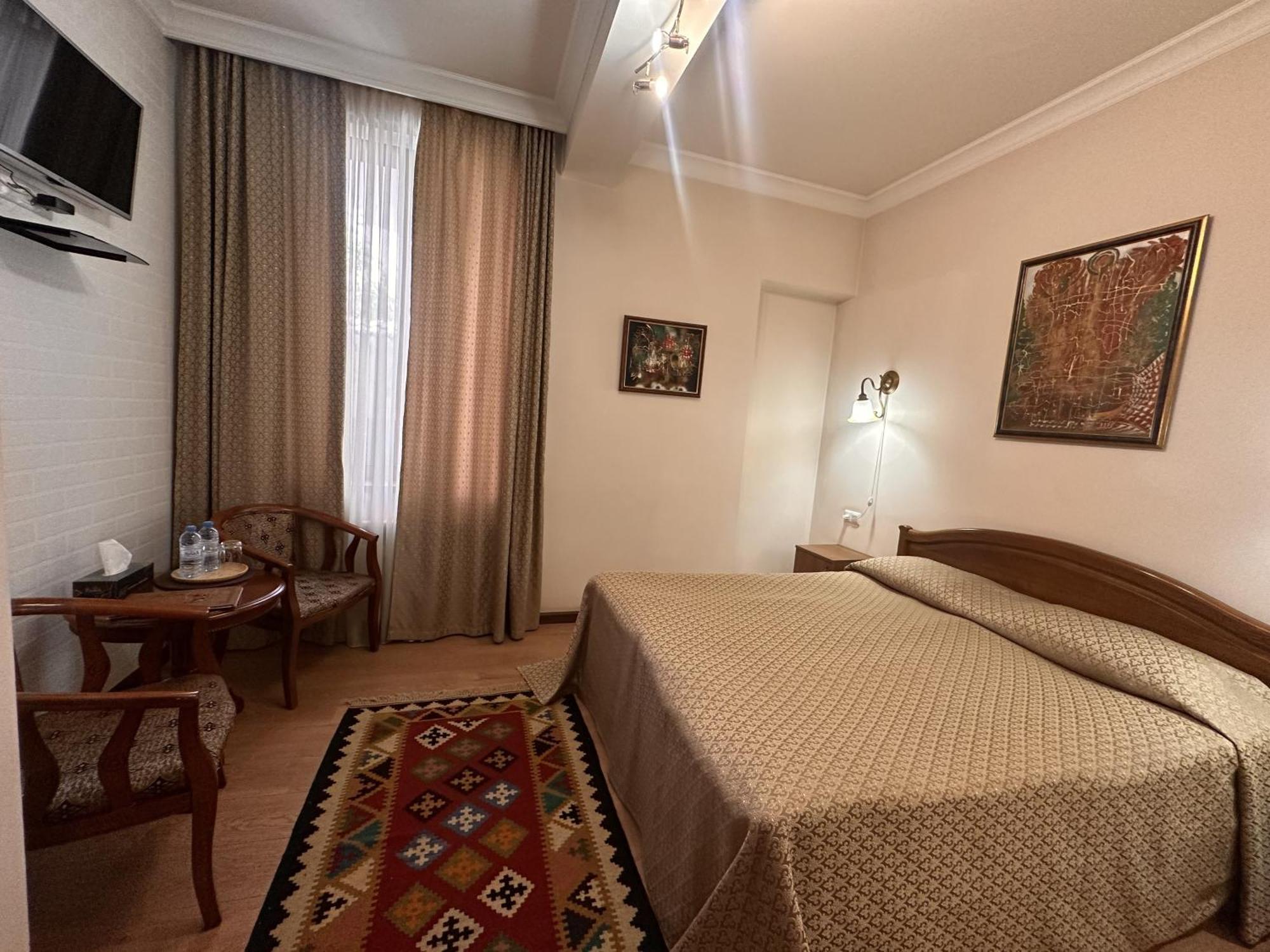 Hin Yerevantsi Hotel Extérieur photo