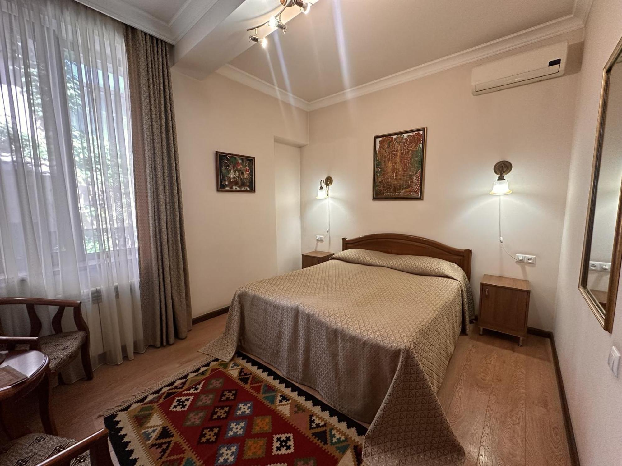 Hin Yerevantsi Hotel Extérieur photo