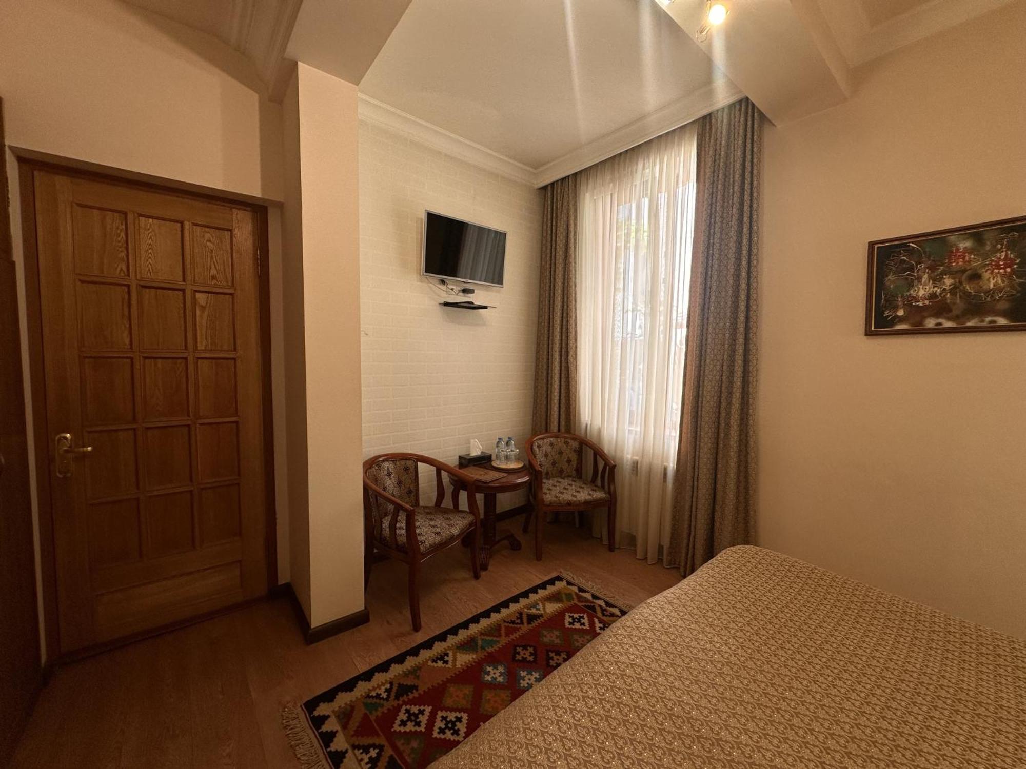 Hin Yerevantsi Hotel Extérieur photo